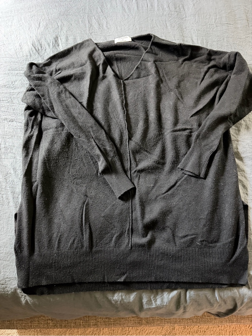 Zenana Outfitters Women's Black V-Neck Sweater